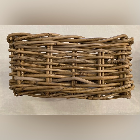 Rustic Rattan Basket, grayish brown. - Picture 8 of 10